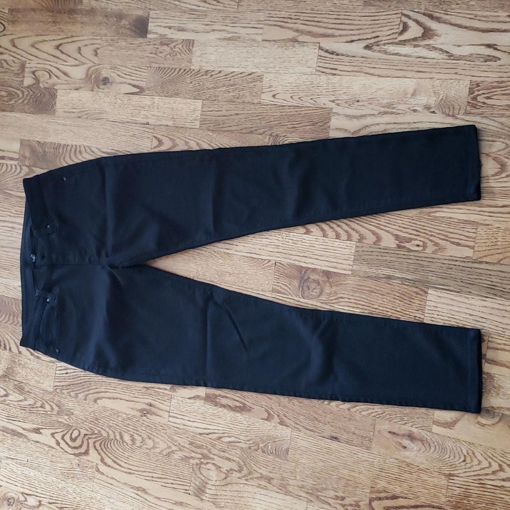 (27) Classic Black Skinny Fit Jeggings Contemporary Modern Trendy Streetwear